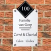 Wit-Naambordje-Huisnummer-Familienamen Naambord familie met de voor namen in de kleur wit